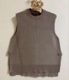 ベージュ ノースリーブ ニットベスト