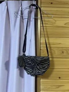 ゼブラ柄ショルダーバッグ 中型