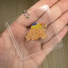 手作りのカラフルな魚のアート（キーホルダー付き）
