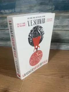 V.E. Schwab A Darker Shade of Magicのサムネイル