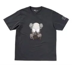 UNIQLOユニクロ　KAWSコラボデザイン　S