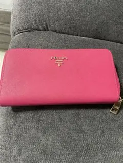 PRADA サフィアーノ ラウンドファスナー長財布 ピンク - メルカリ