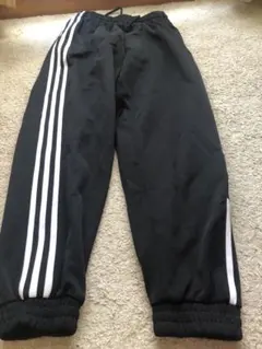 未使用近い　美品adidas ジャージ パンツ 黒 3本ライン