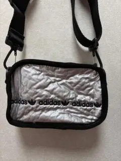 adidas ショルダーバッグ ミニ　シルバー　アディダス　ユニセックス