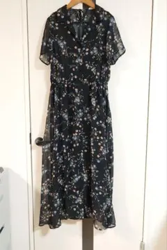axes シフォンワンピース　ブラック×花柄