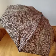 送料込み匿名配送　折り畳み傘雨傘　ヒョウ柄　エコバック付き！