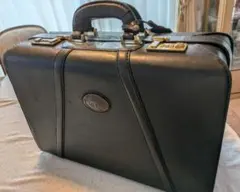 総本革 ビジネスバッグ 黒 鍵なし 大型ブリ―フケ―ス イタリア製のサムネイル