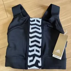 アディダス　スポーツウェア