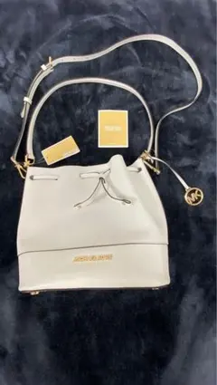 即購入⭕】MICHAEL KORS バケットバッグ ホワイト/ベージュ値札付き 