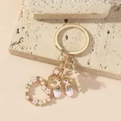 バレエシューズとハート型キーホルダー