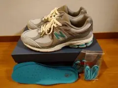 New Balance 2002R atoms