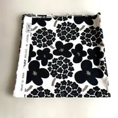 黒系花柄　綿麻生地 新品未使用品