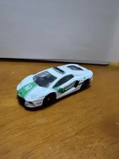 トミカ 87 ランボルギーニ アヴェンタドール LP700-4 ドバイ警察仕様