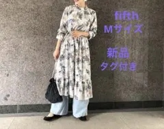 fifthロングワンピース　新品タグ付き　Mサイズ　ビッグフラワー　大花柄フリル