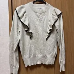 フリル付きクリーム色長袖ニット ロペピクニックのサムネイル