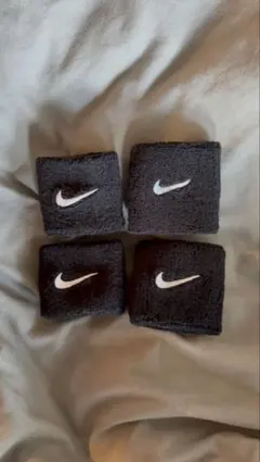 Nike ブラック リストバンド 4個セット　【期間限定　3/10まで】