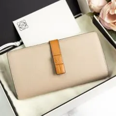 【超美品】 LOEWE ２つ折り 長財布 バーティカルウォレットのサムネイル