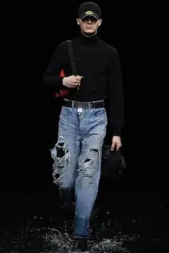 パンツ BALENCIAGA 20WINTER Regular Ripped Denim BALENCIAGA 20WINTER Regular Ripped Denim - メルカリ