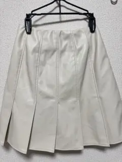 インパン裏地付き アイボリー プリーツスカート 合成皮革
