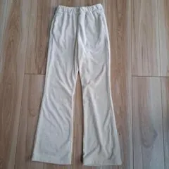 新品　GU　ジーユー　ヌクヌクニットコールフレアパンツ　アイボリー　150