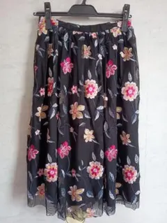 ZARA刺繍スカート