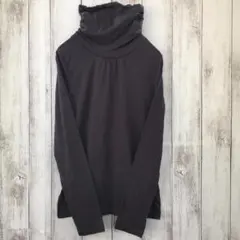 【グリーンパークス】タートルネックシャツ　バイオレット色　ネックレースのサムネイル