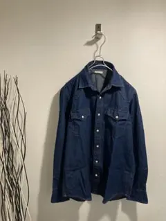 GUダークブルー デニムシャツ フロントポケット付き