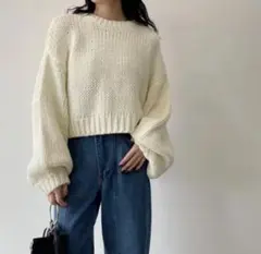 【新品】ショートPO ニット　アイボリー　クロップド丈　ニット　秋　冬