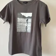 COMME CA ISM グレー プリントTシャツ