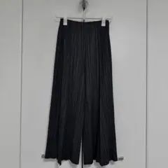 PLEATS PLEASE　斜めプリーツパンツ PLEATS PLEASE ISSEY MIYAKE 斜めプリーツ ワイドパンツ - メルカリ
