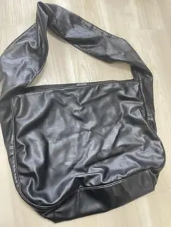 レザーショルダーバッグ　leather shoulder bag