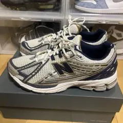美品 New Balance M1906RG ホワイト ネイビー ゴールドのサムネイル