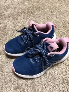 adidasスニーカー 17㎝