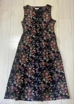 Aylesbury フラワー Vネック ワンピース