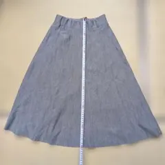 グレー ミモレ丈フレアスカート