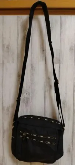 FILA ブラック ショルダーバッグ　収納多