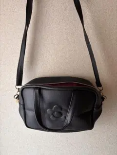 黒のショルダーバッグ マリークワント