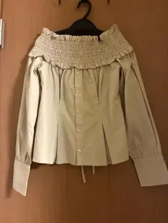 riendaのオフショルトップス