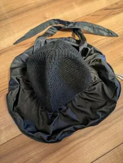 黒色フード付きハット調整紐付き