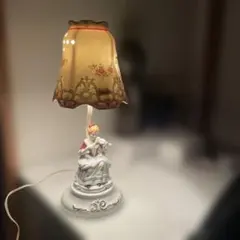 ヴィンテージテーブルランプ　イタリア製　陶器ランプ　手書き　透かし　動作確認済み ヴィンテージテーブルランプ イタリア製 陶器ランプ 手書き 透かし
