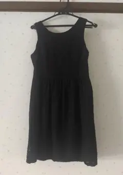 FOREVER21　黒の花柄レースのワンピース