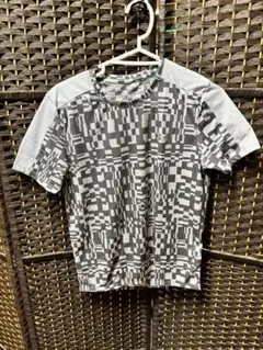 Under Armour HeatGear スリムフィット Tシャツ　パーカー付