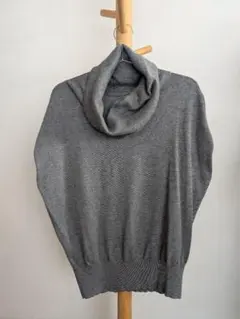 グレー 袖無しニット Mサイズ 長袖シャツの重ね着に最適