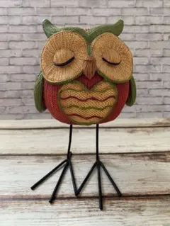 眠りフクロウの置物