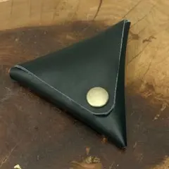 Triangle coin case