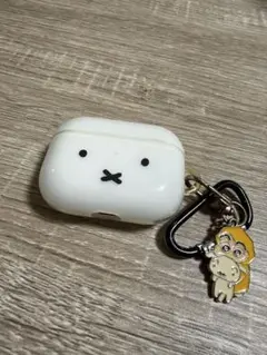 Apple AirPods Pro 第一世代 本体・充電ケース・保護ケース付のサムネイル
