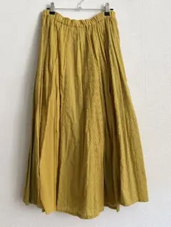 刺繍入りマスタードフレアスカート