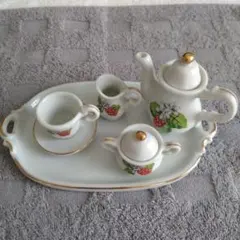 ミニチュア　花柄陶磁器ティーセット