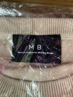 MB ベージュ クルーネックニットセーターのサムネイル