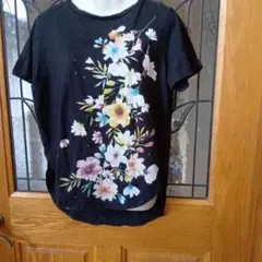 レディース 花柄プリント 半袖Tシャツ ブラックのサムネイル
